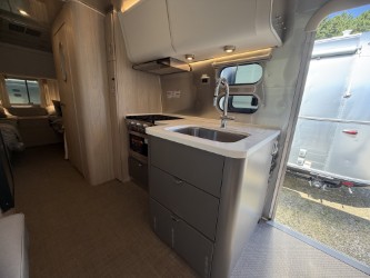 2026 AIRSTREAM GLOBETROTTER 25FBT - Image 15