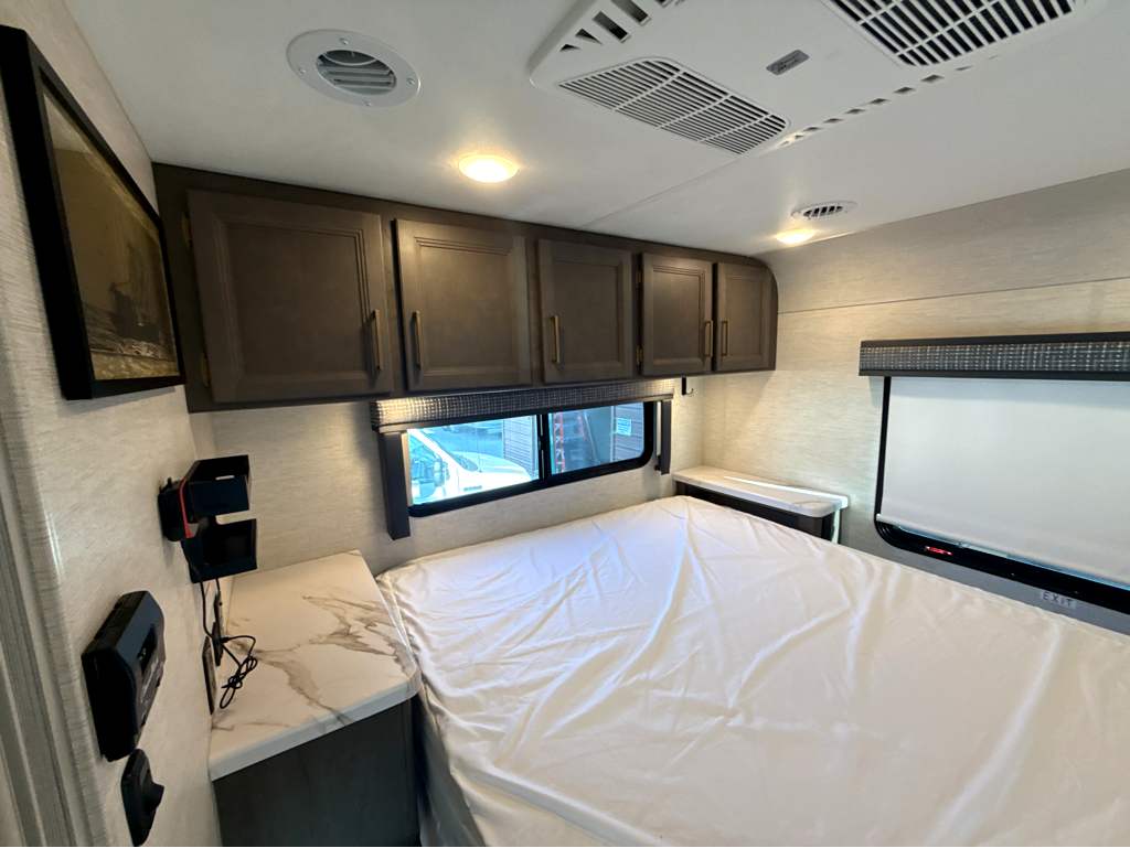 2024 THOR MOTOR COACH CHATEAU 31WV - Image 28