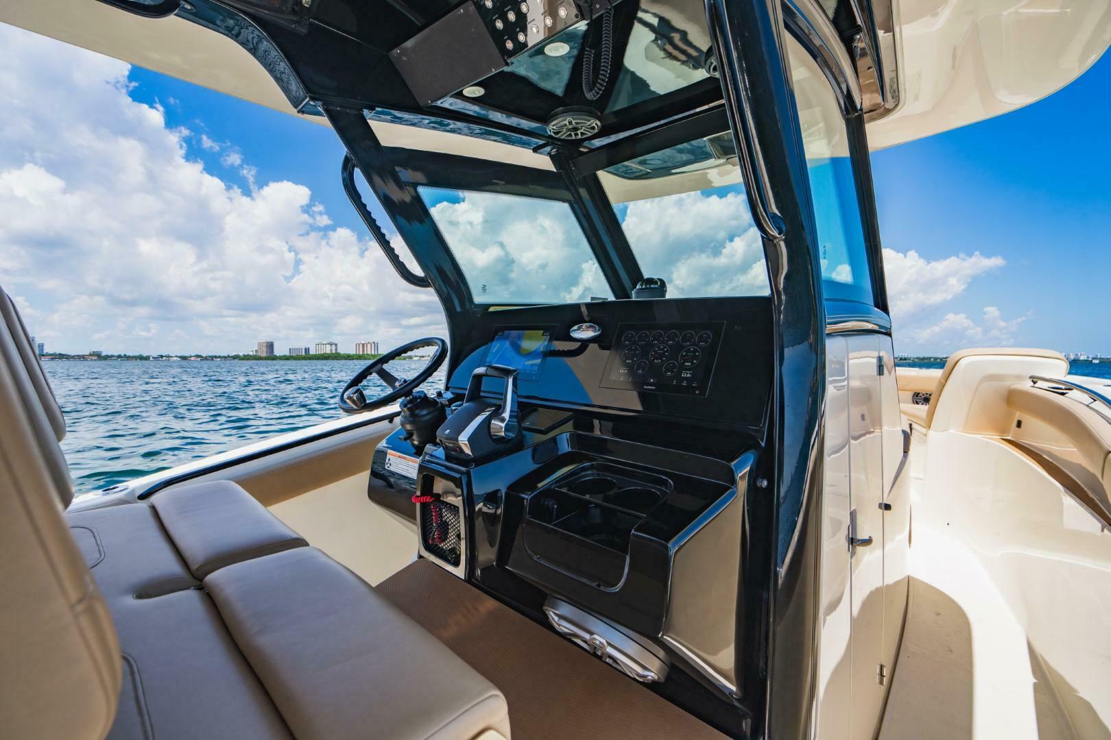 2022 Scout 305 LXF - Image 20