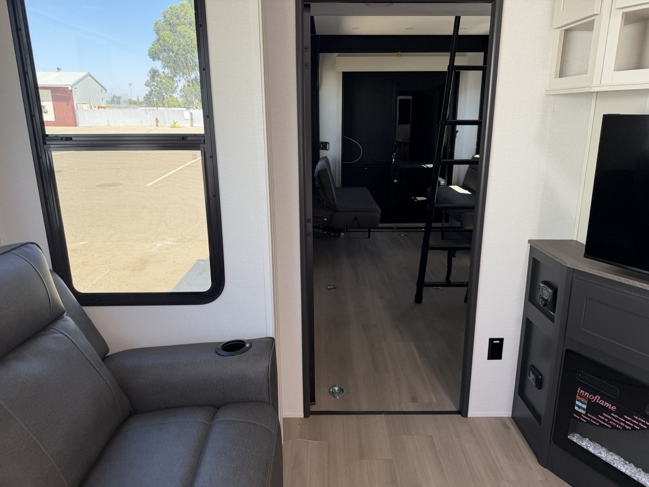 2027 Grand Design Momentum G-Class 350G - Image 7