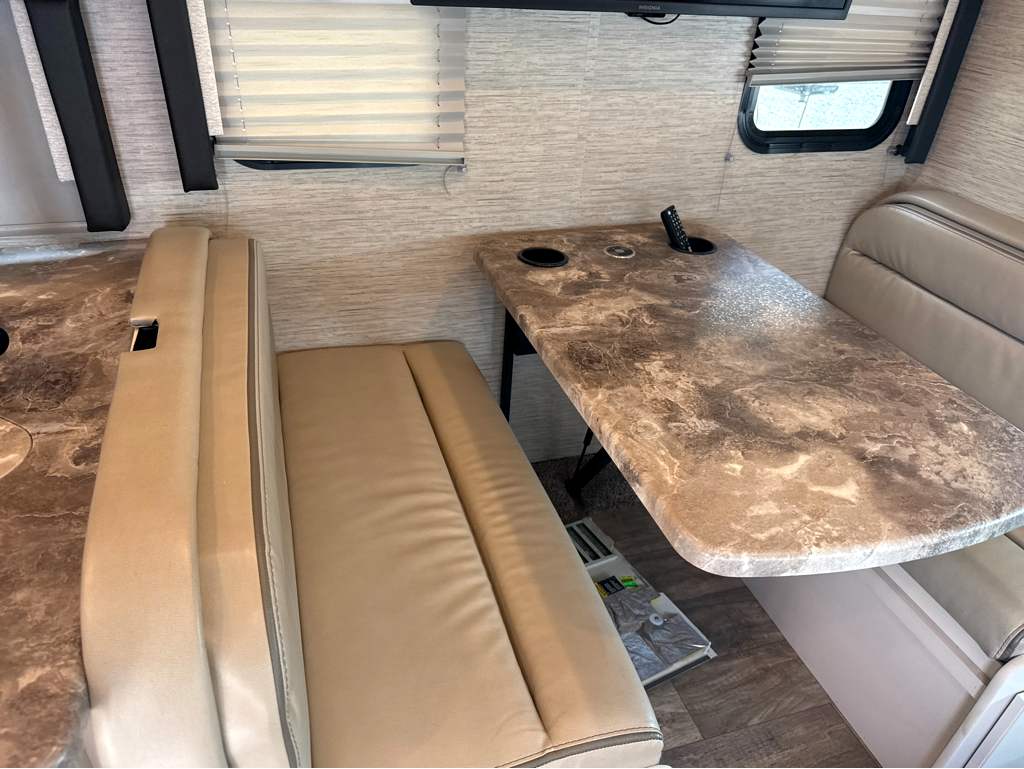 2023 THOR MOTOR COACH CHATEAU 31WV - Image 17