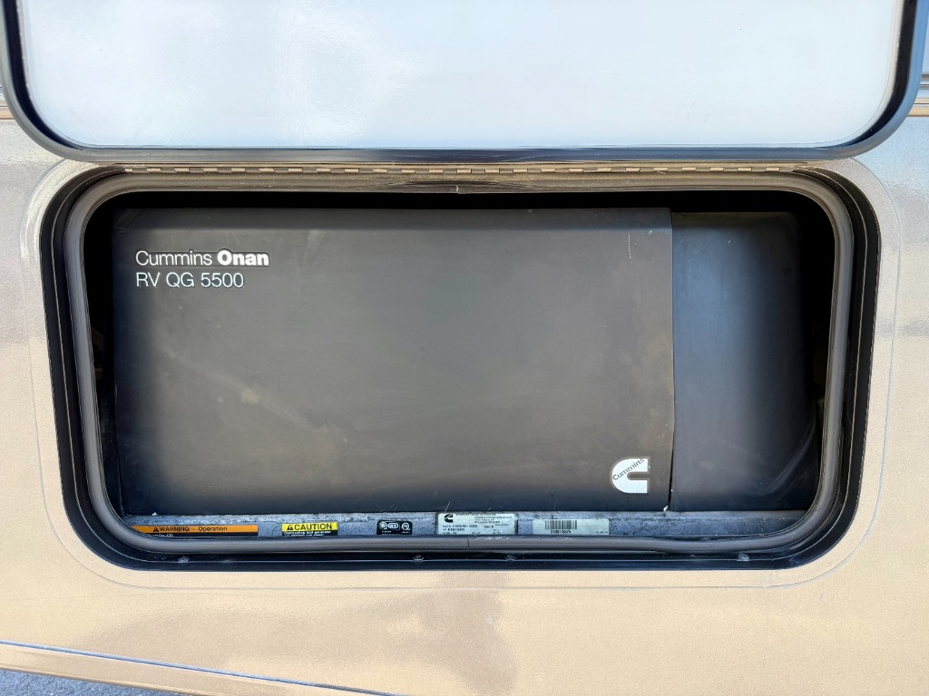 2011 Winnebago Vista 35F - Image 6