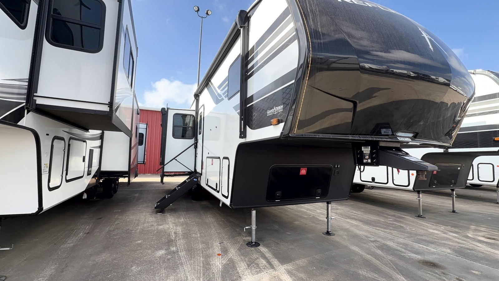 2026 GRAND DESIGN 303RLS - Image 5