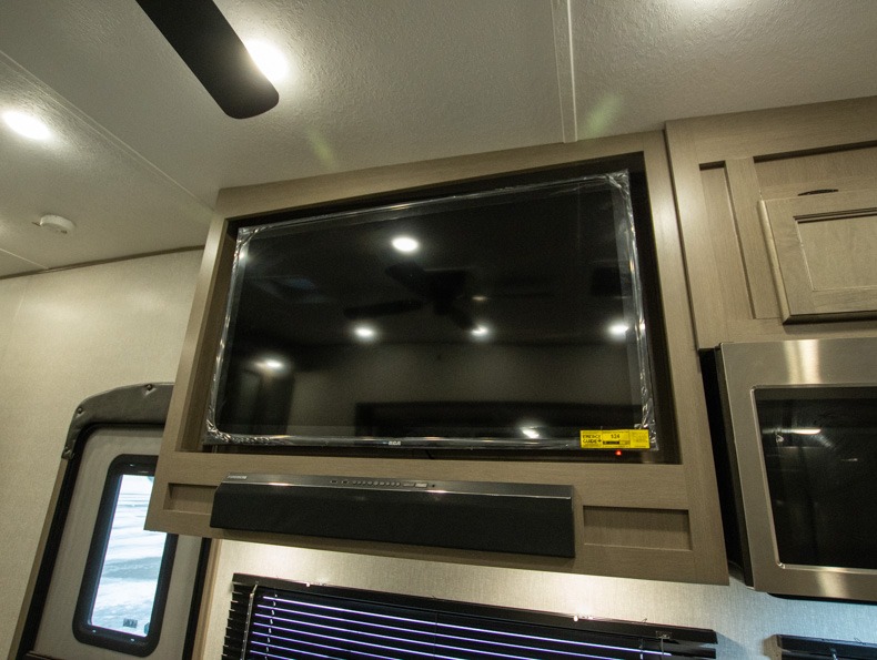 2023 Coachmen Chaparral X Edition 355FBX - Image 9