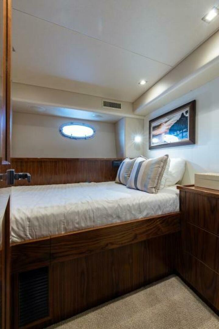 2018 Viking Enclosed Flybridge - Image 77