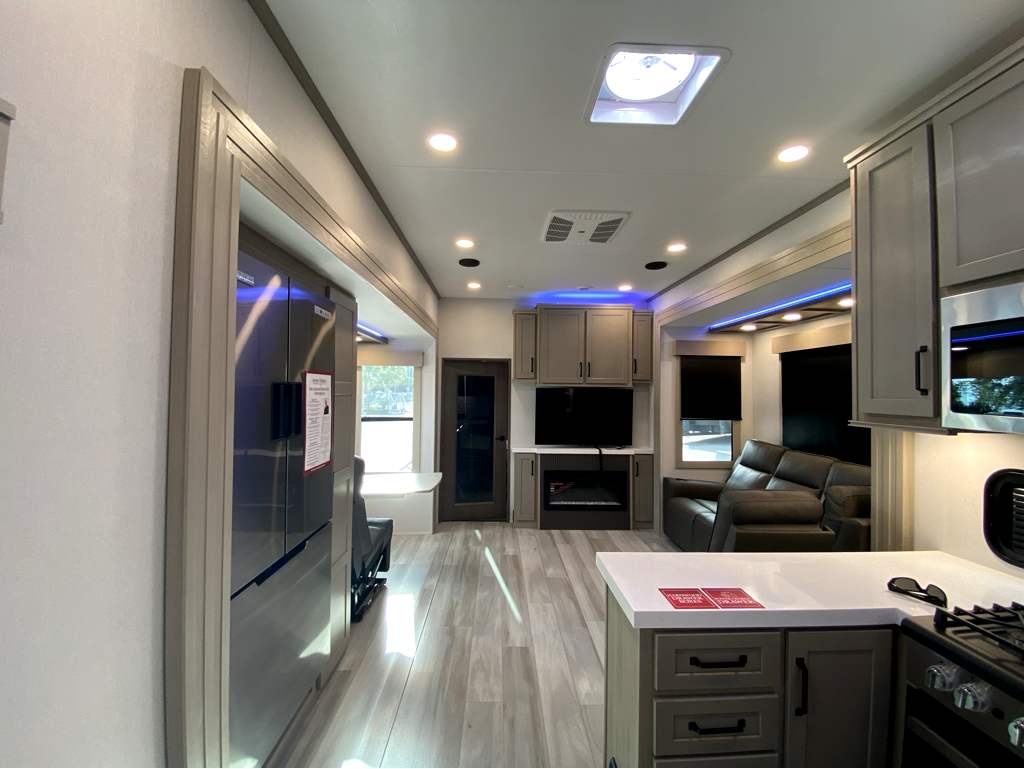 2026 GRAND DESIGN MOMENTUM 414M - Image 26