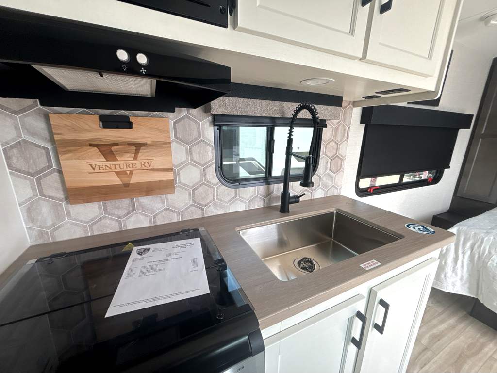 2026 VENTURE RV SPORTTREK STINGER 192VRB - Image 20