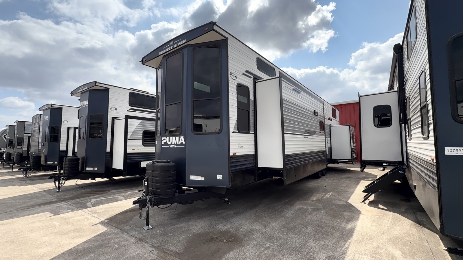 2026 PALOMINO PUMA 423LFT - Image 1