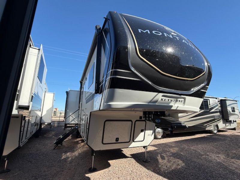 2026 Keystone Montana 3915TB - Image 1