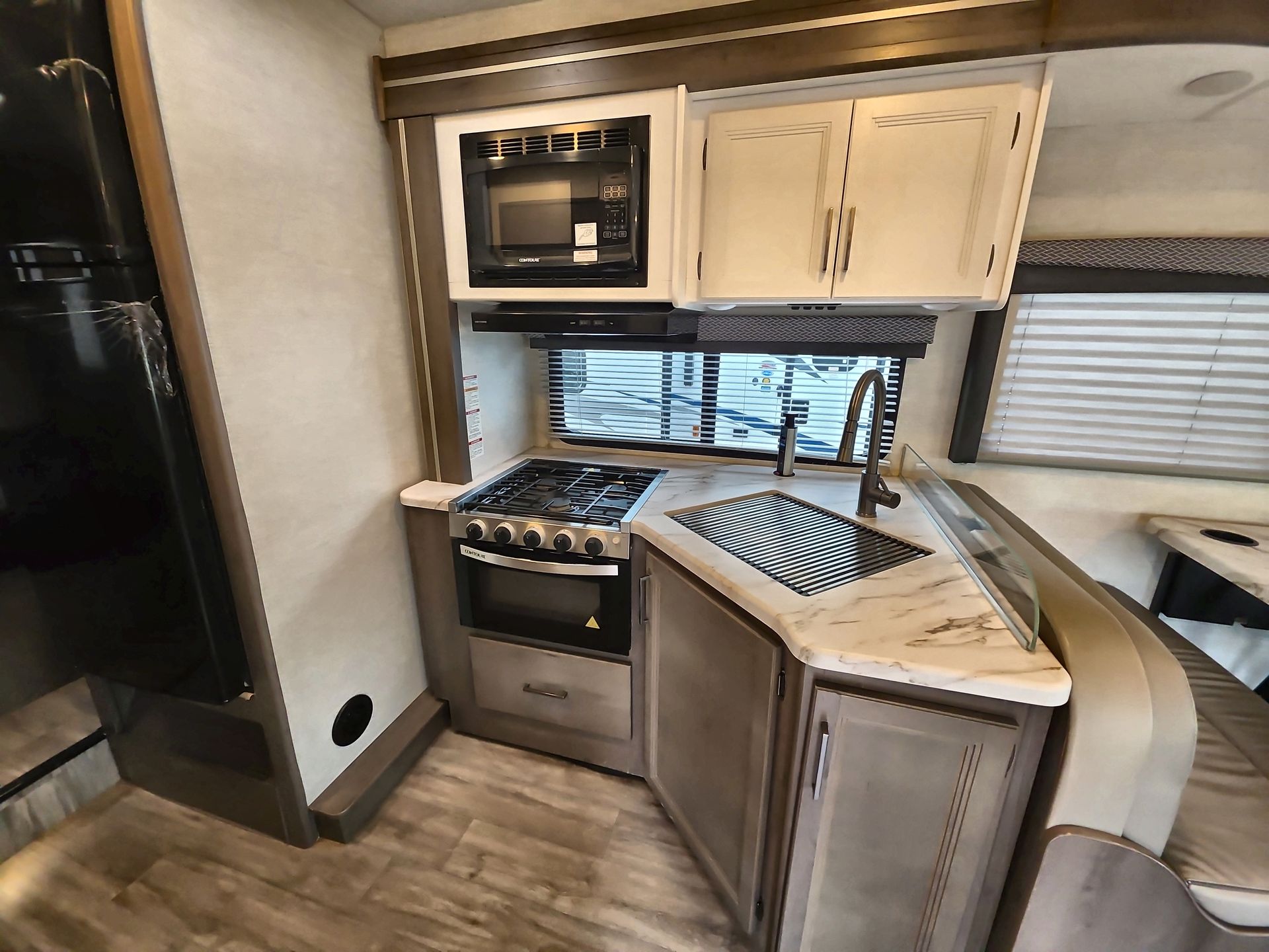 2025 Thor Motor Coach Four Winds 28Z - Image 20