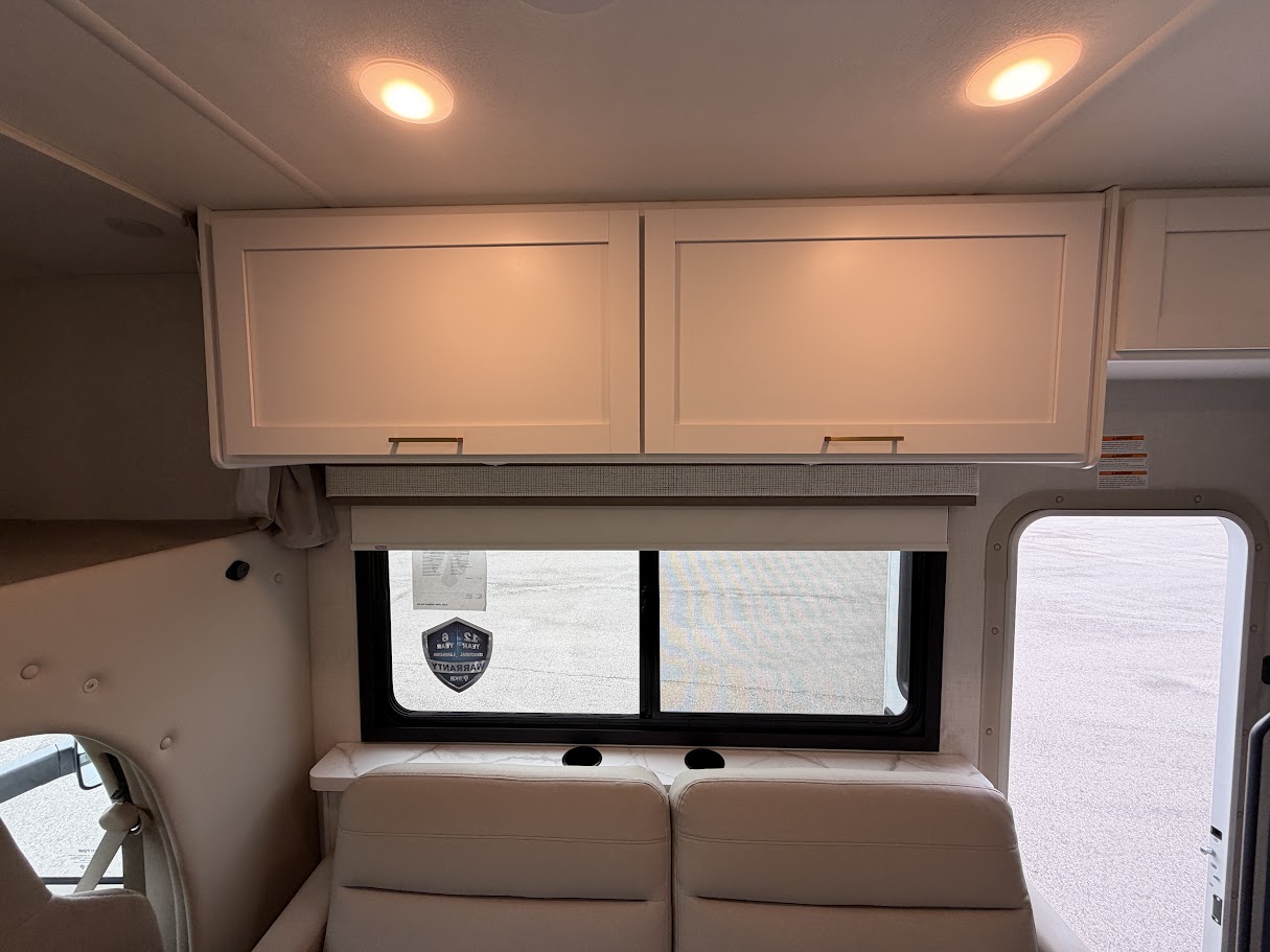 2027 THOR MOTOR COACH MAGNITUDE GA31 - Image 21