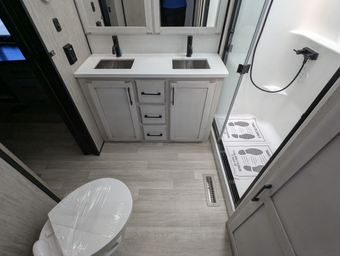2023 KZ RV Durango Gold G383RLQ - Image 29