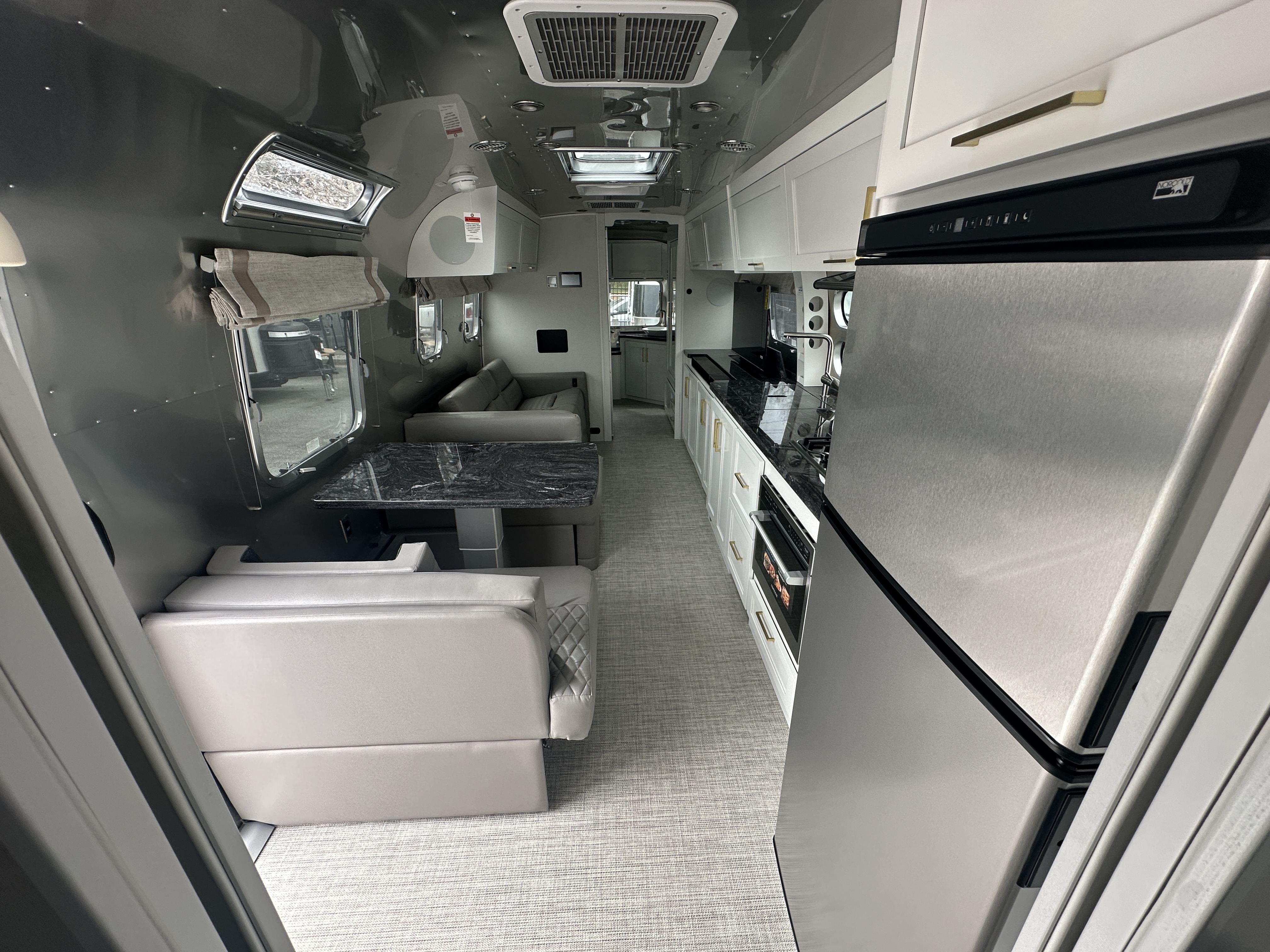 2026 Airstream Classic 33FB - Image 11