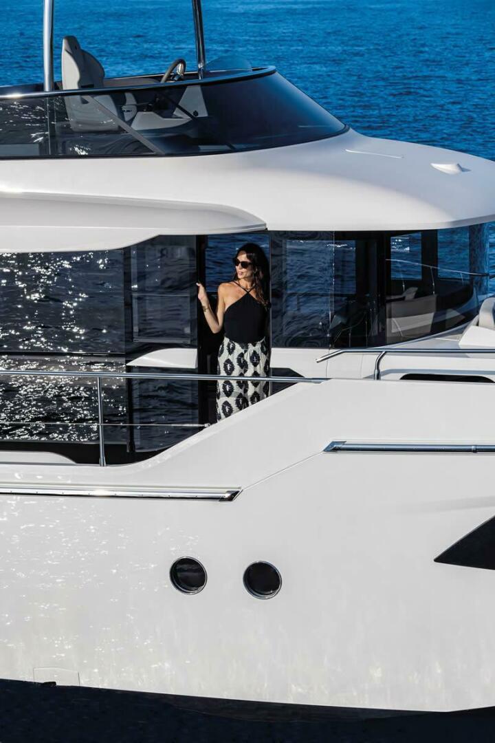 2010 Sea Ray 310 SUNDANCER - Image 10