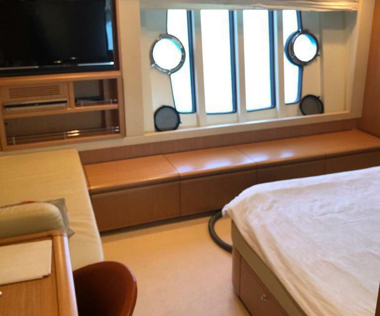 2008 Ferretti Yachts 830 - Image 13