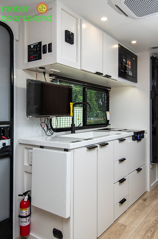 2027 Winnebago Micro Minnie 2200MBH - Image 17