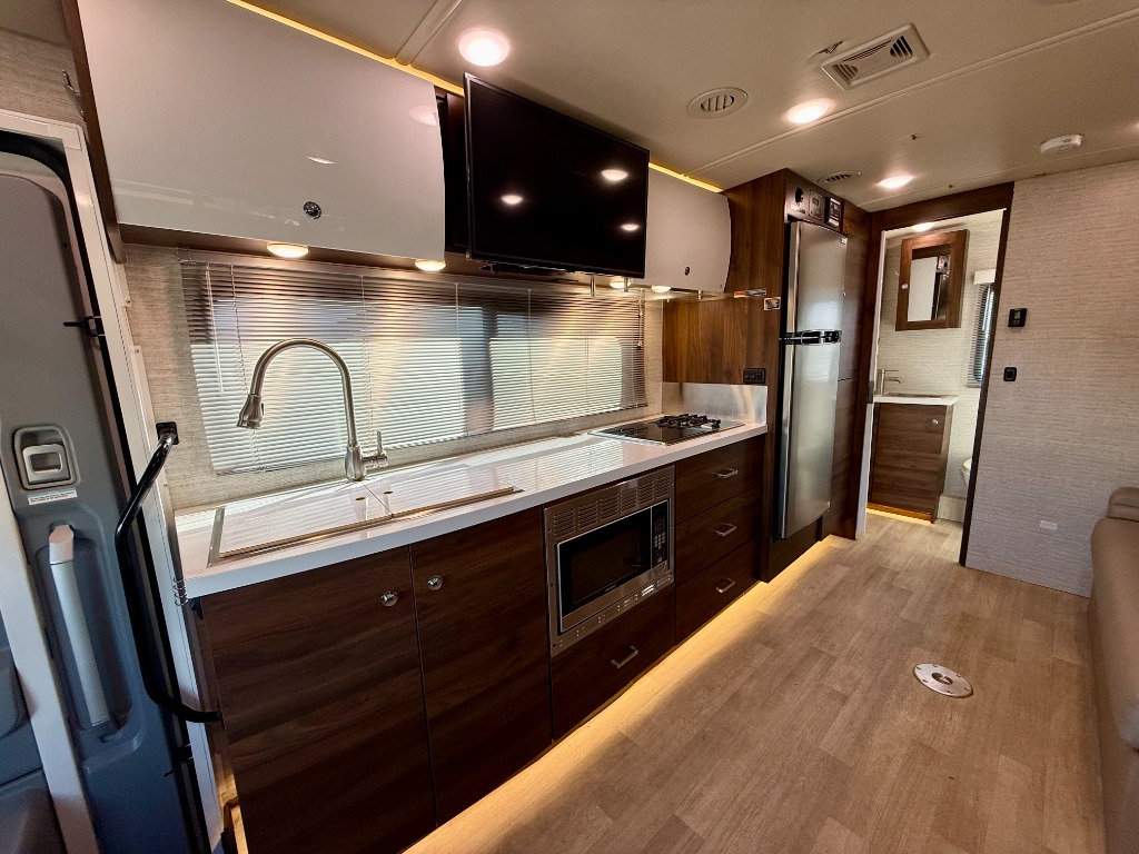 2020 Winnebago View 24D - Image 10