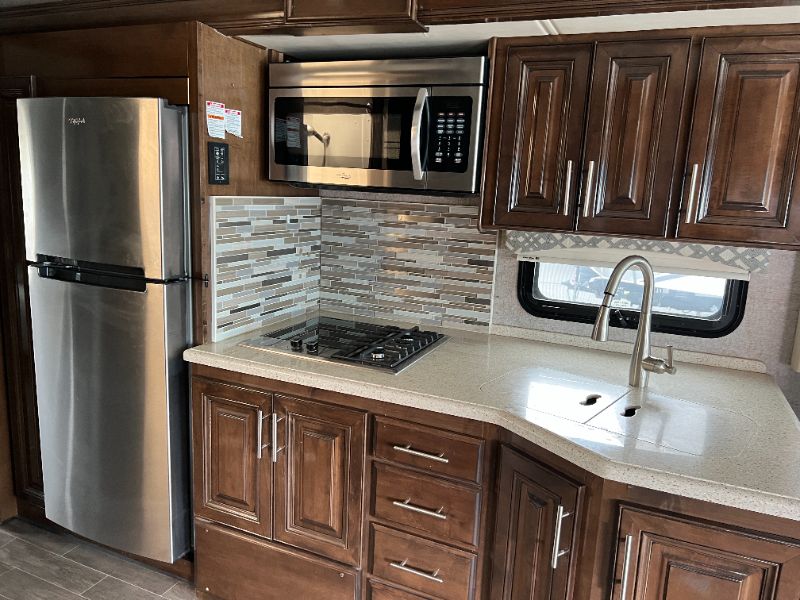 2020 Thor Motor Coach Miramar 32.2 - Image 9