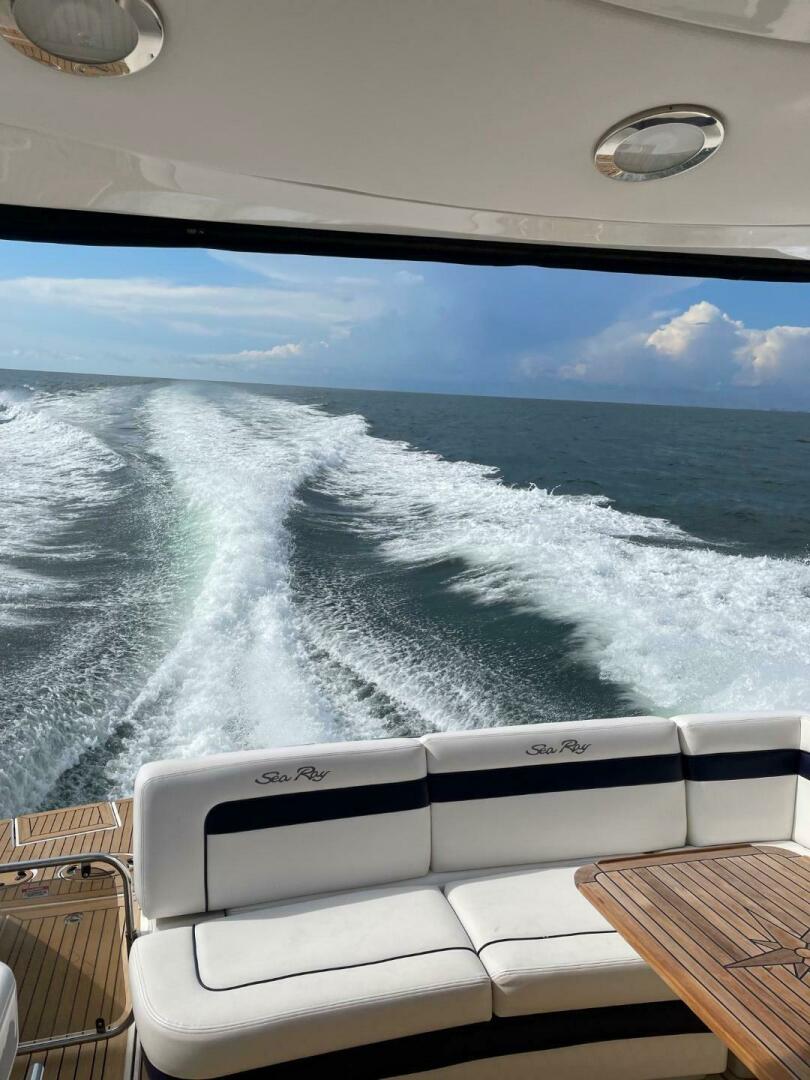 2010 Sea Ray 450 Sundancer - Image 10