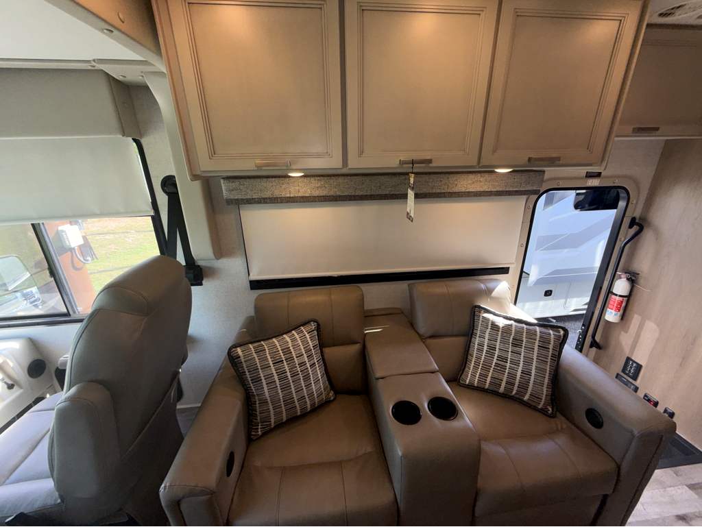 2026 THOR MOTOR COACH PALAZZO 33.5 - Image 12