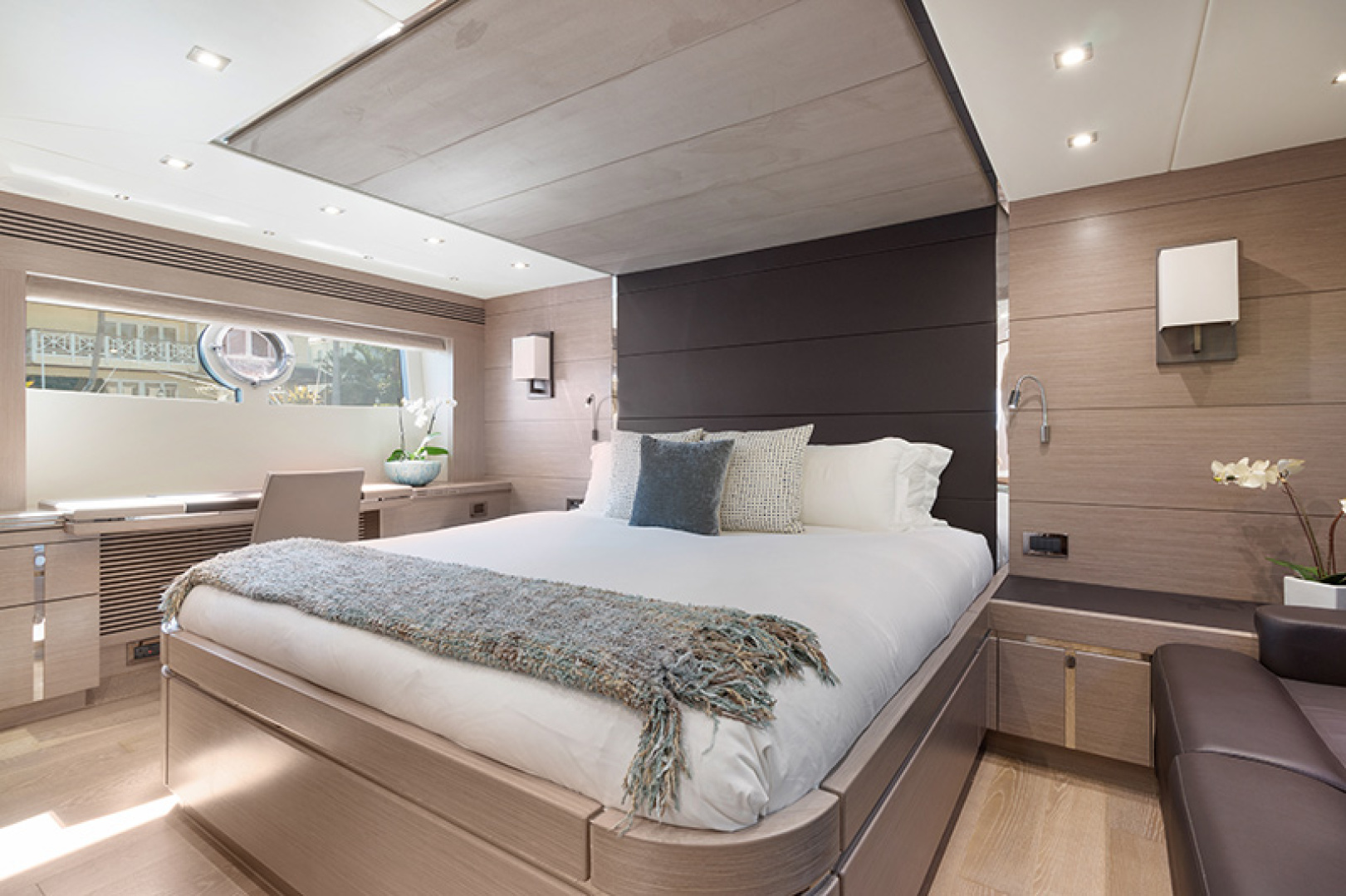 2015 Sunseeker Sport Yacht 68 - Image 10