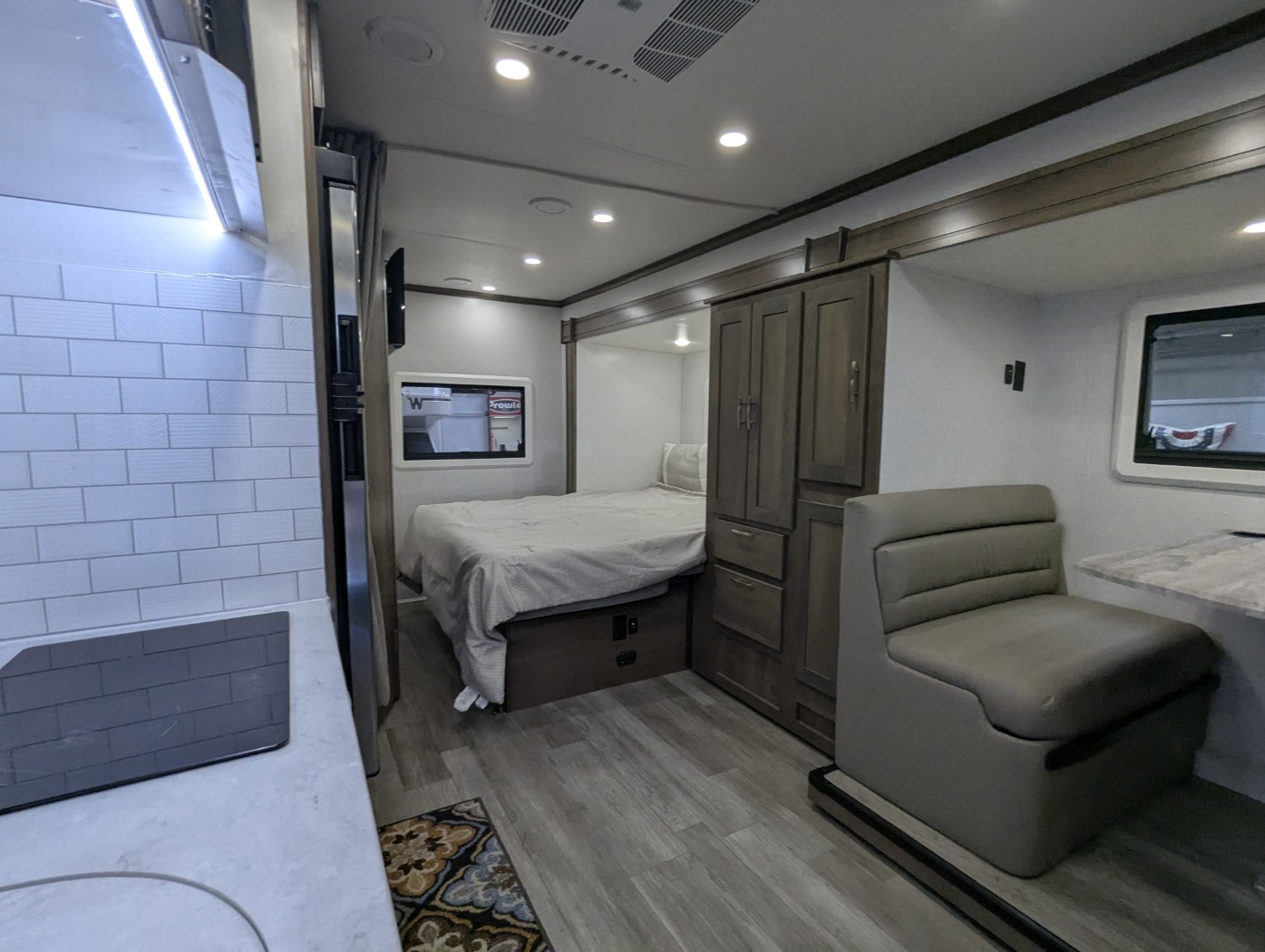 2024 Dynamax Corp Isata 3 Series 24FW - Image 19