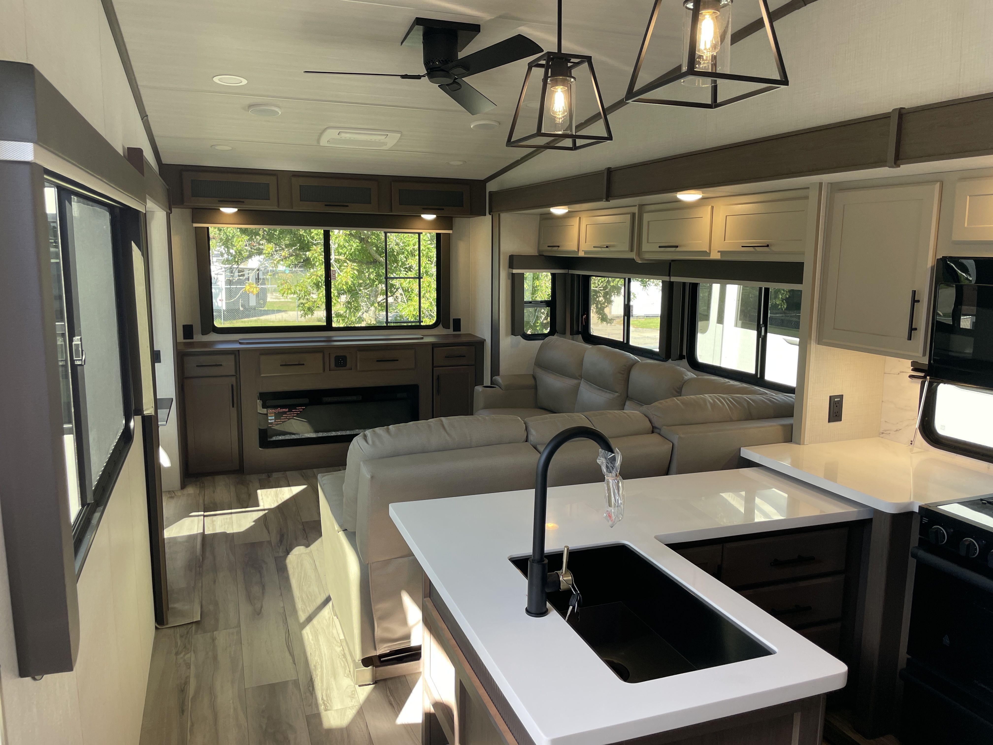 2027 Keystone Cougar 320RDS - Image 7