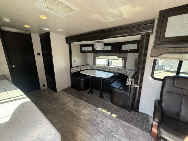 2018 HEARTLAND RV NORTH TRAIL 22FBS - Image 11