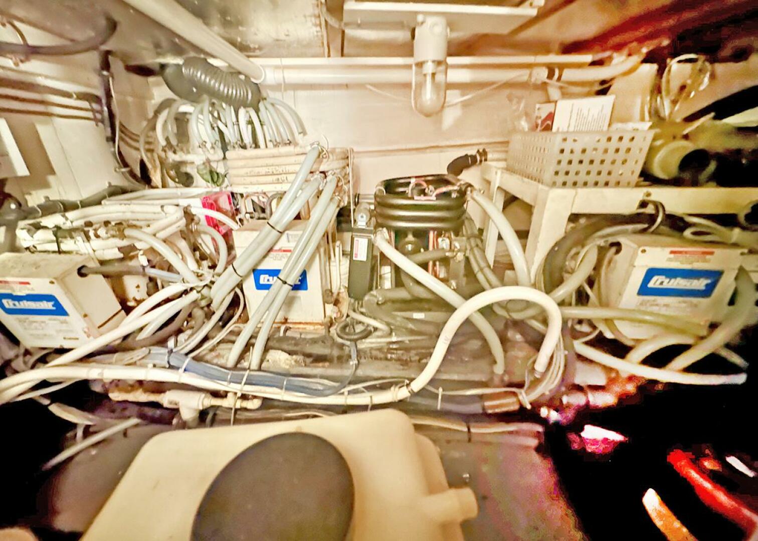 1994 Hatteras Cockpit Motoryacht - Image 13