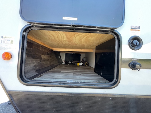 2020 VENTURE RV SPORTTREK 271MVB - Image 4