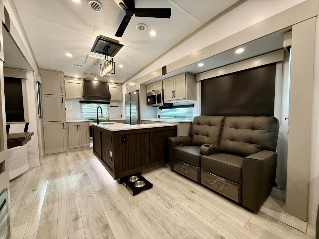 2026 High Country 325RK - Image 13