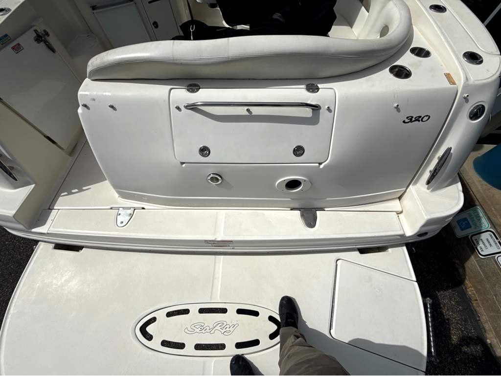 2006 Sea Ray 320 Sundancer - Image 4