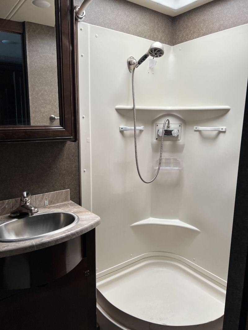 2020 Thor Motor Coach Miramar 32.2 - Image 19