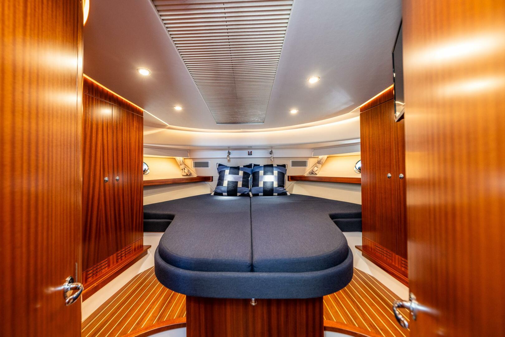 2021 Nimbus 405 Coupe - Image 35