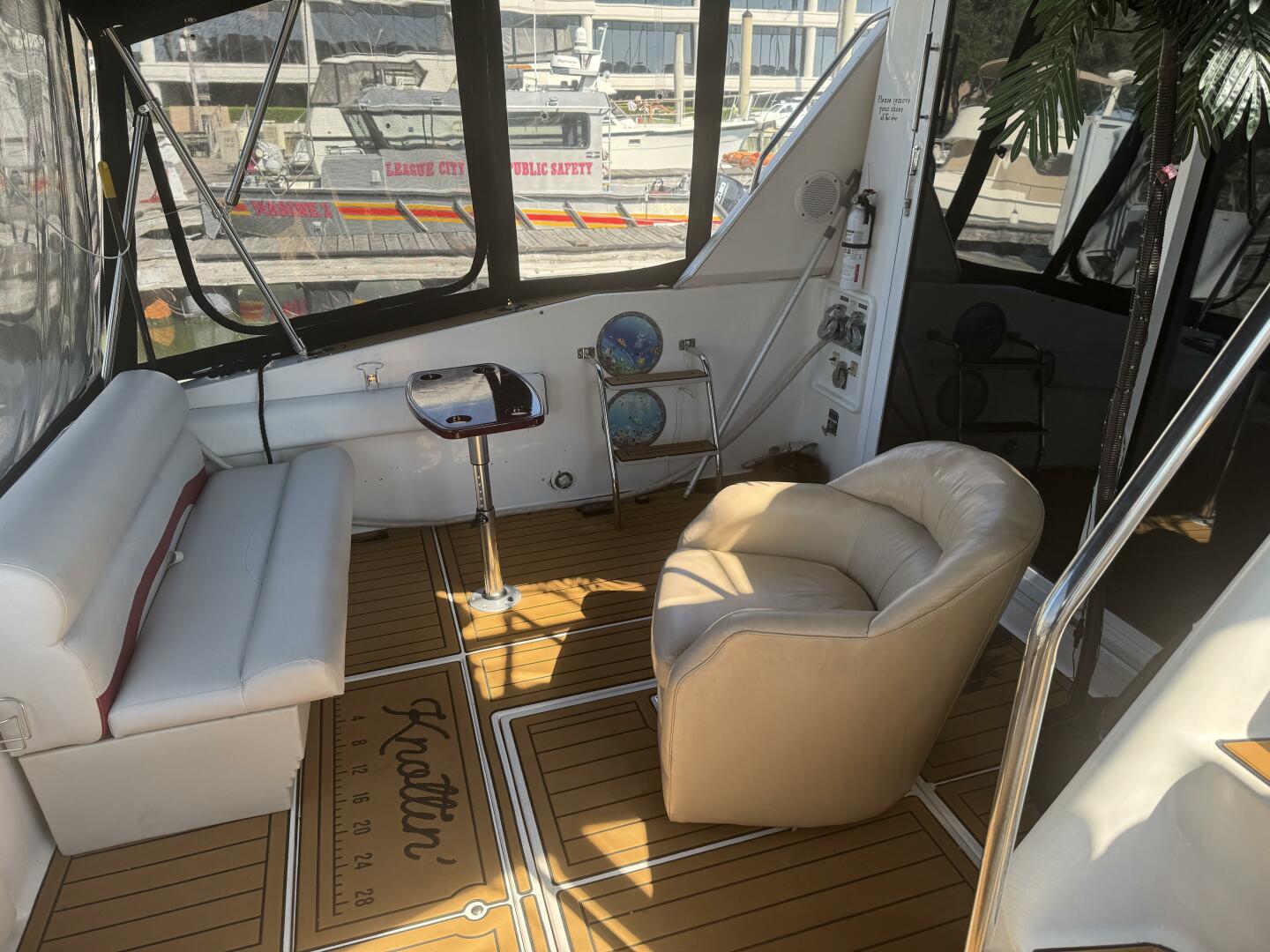 1998 Sea Ray 550 Sedan Bridge - Image 12