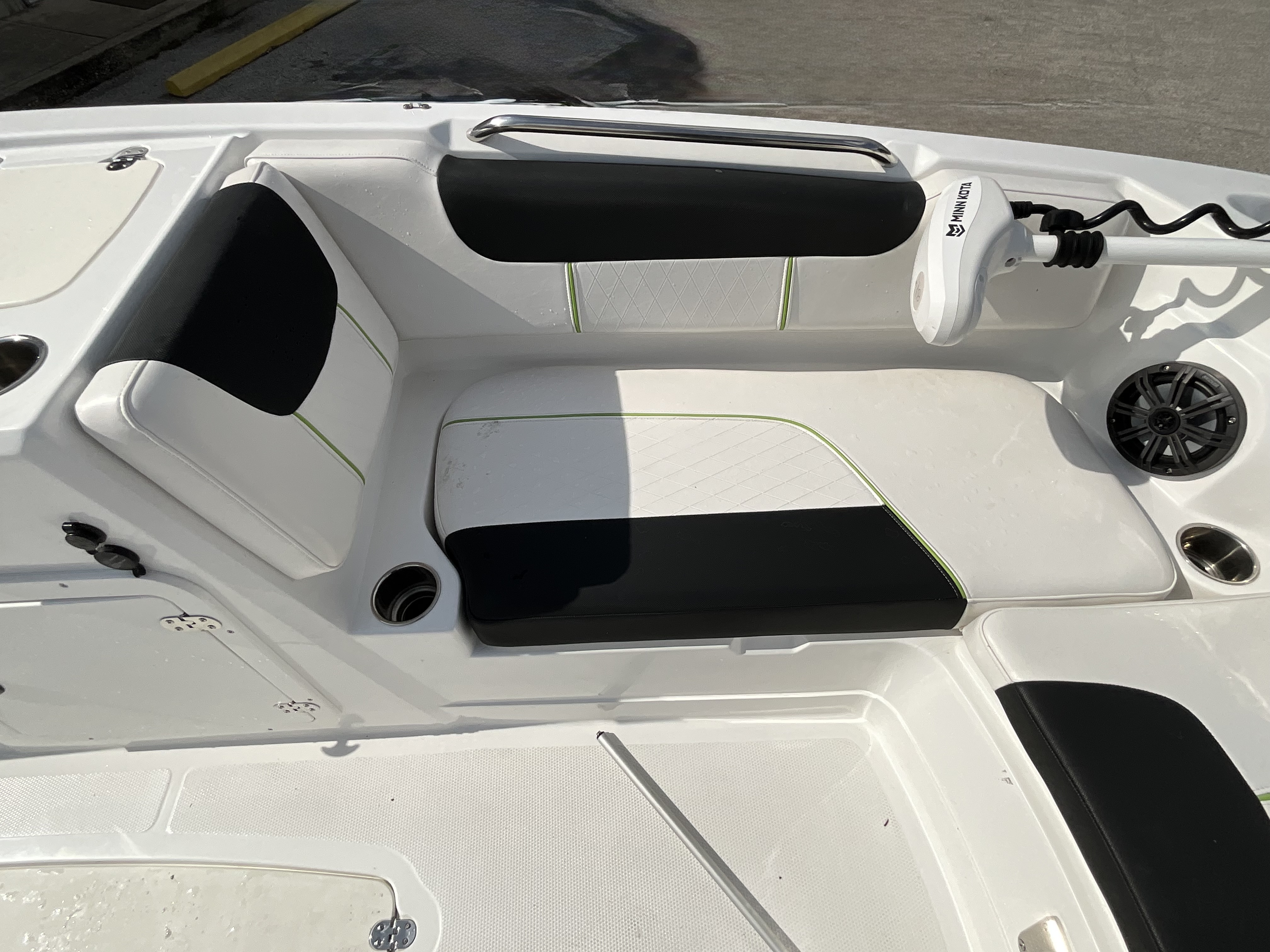 2023 TRACKER 2023 2150FS - Image 13