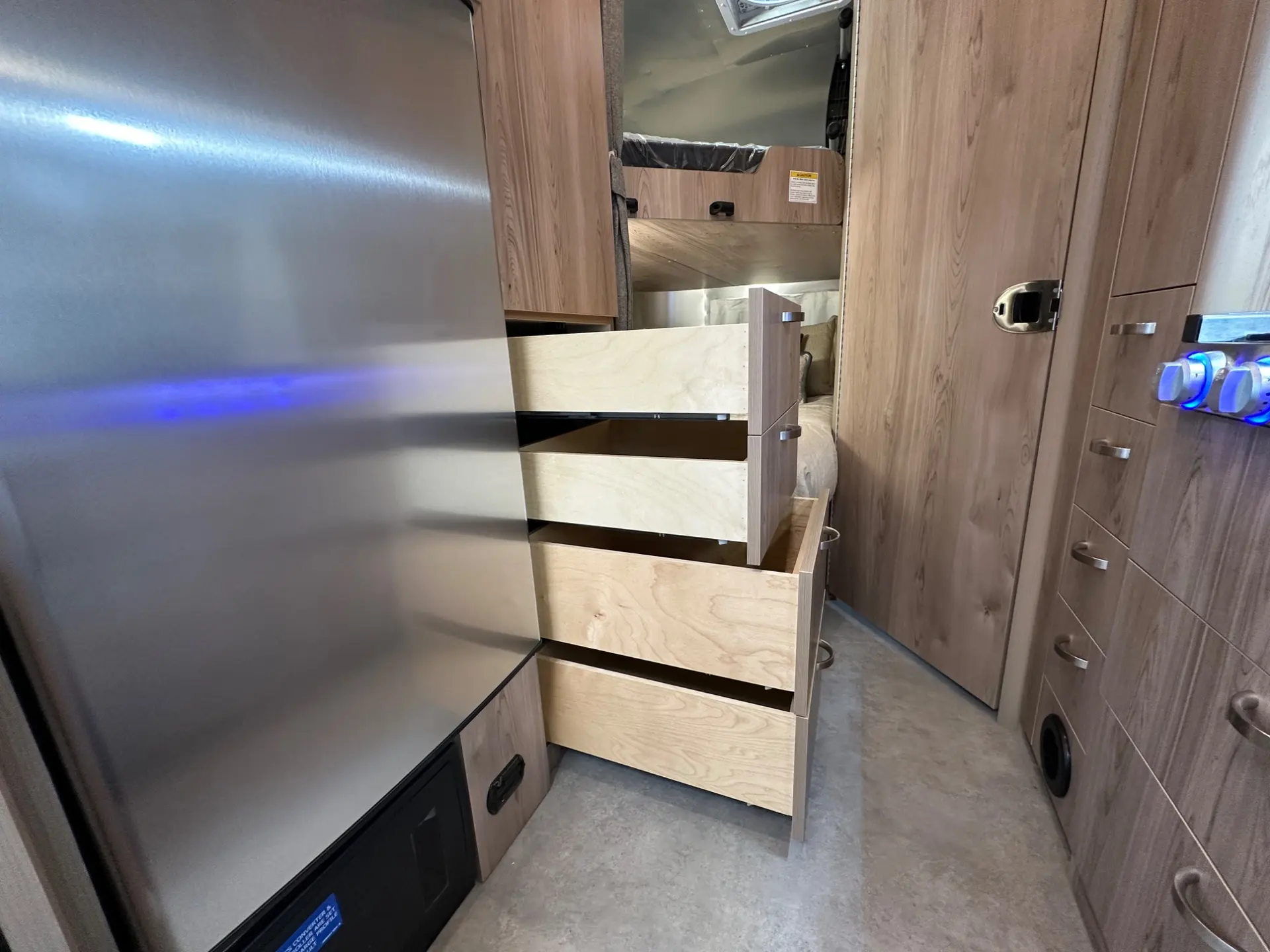 2027 Airstream Flying Cloud 30FB Bunk - Image 45