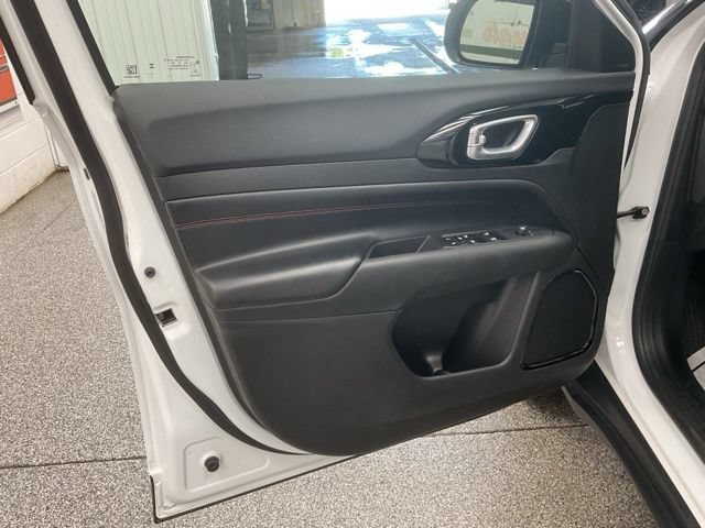 2025 Jeep Compass Trailhawk 4x4 - Image 13