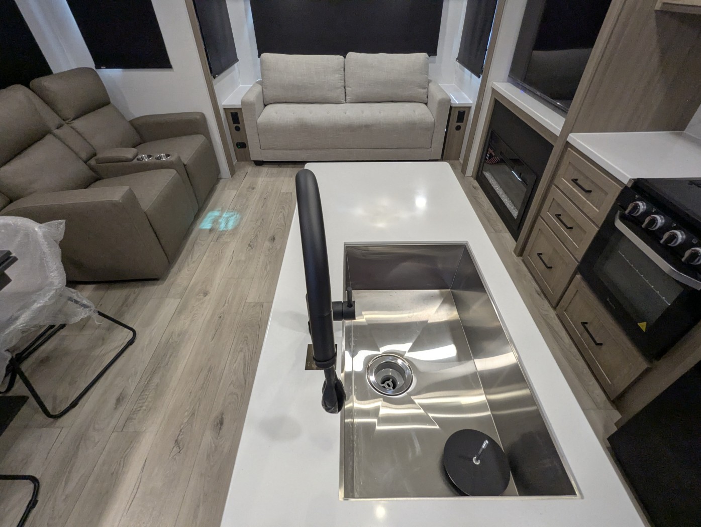 2027 Forest River Rockwood Ultra Lite 2916RL - Image 25