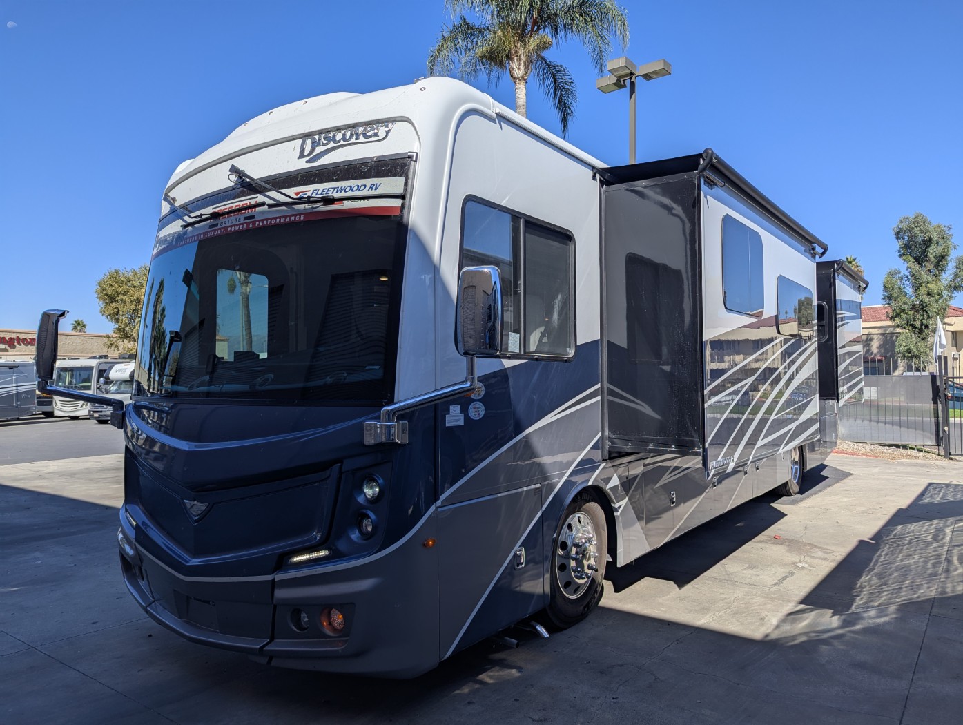 2026 Fleetwood Discovery 38W - Image 2