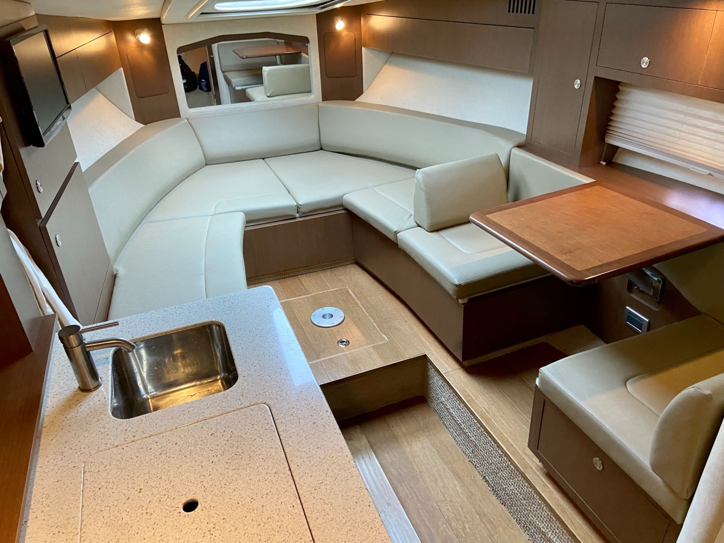 2013 Sea Ray 310 Sundancer - Image 16