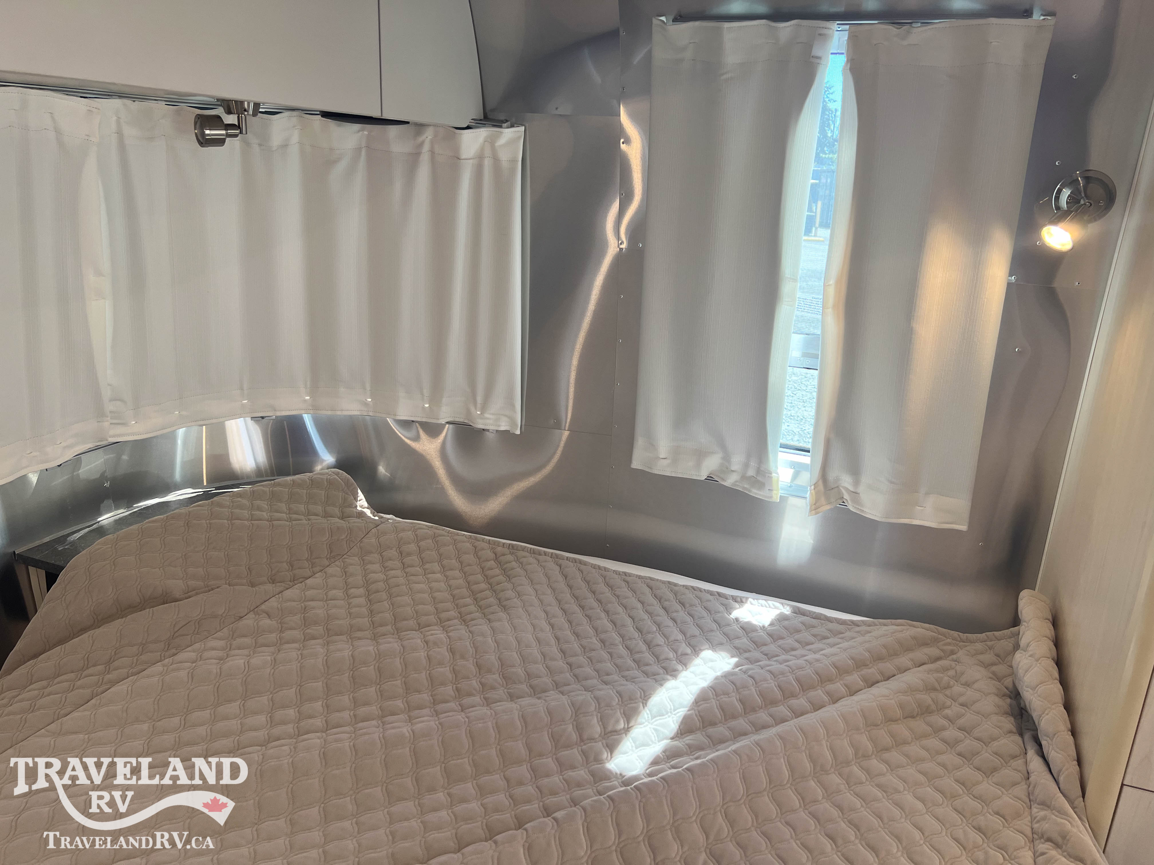 2023 Airstream Flying Cloud 23FBQ - Image 19