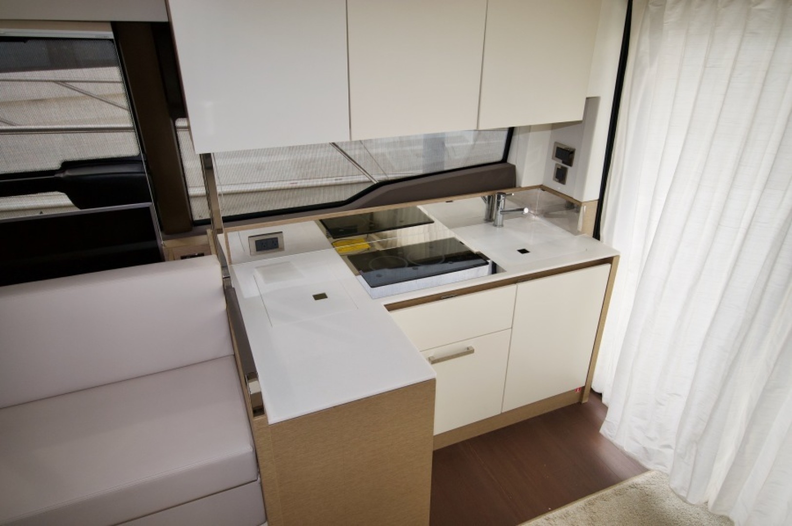 2018 Prestige 460 - Image 14