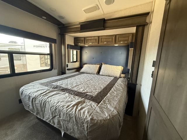 2019 Keystone Montana High Country 3731FL - Image 18