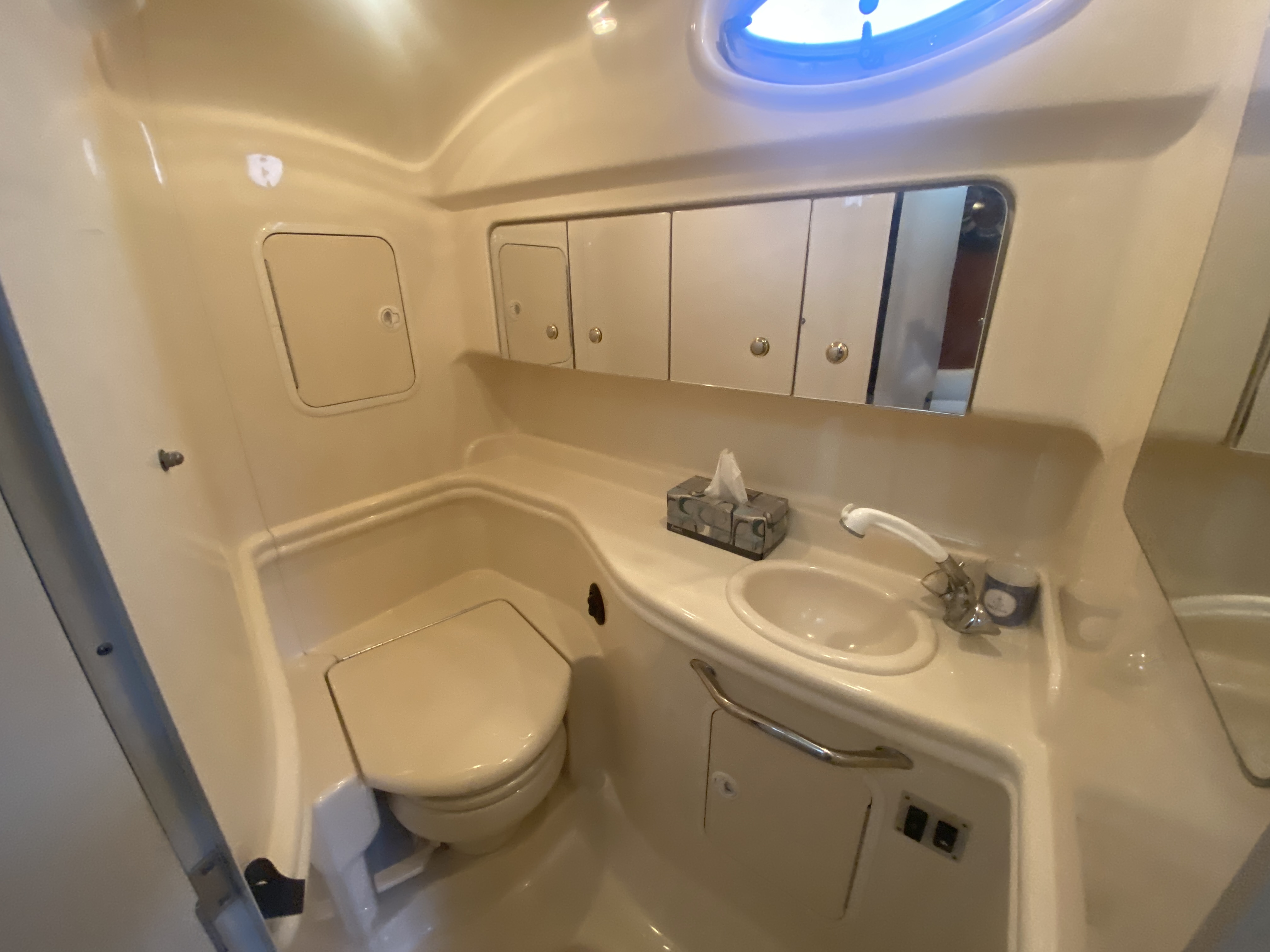 2003 Sea Ray 320 Sundancer - Image 18