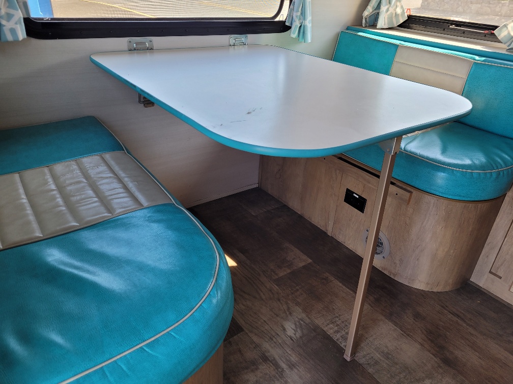 2017 Gulf Stream Vintage Cruiser 19ERD - Image 5
