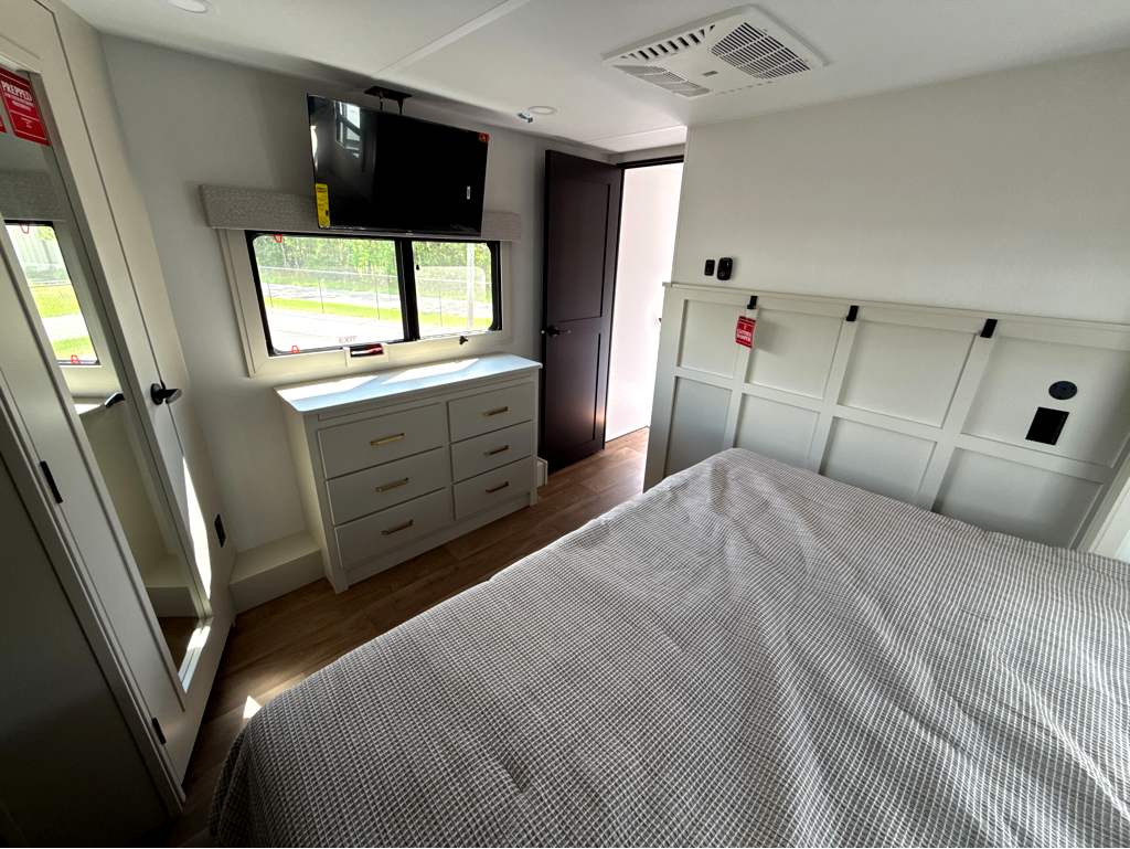 2027 GRAND DESIGN SOLITUDE 310GK - Image 25