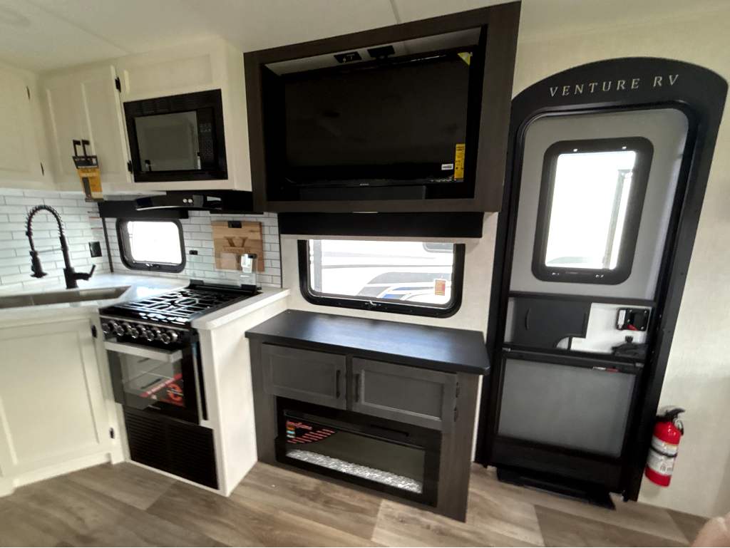 2026 VENTURE RV SPORTTREK 302VRD - Image 9