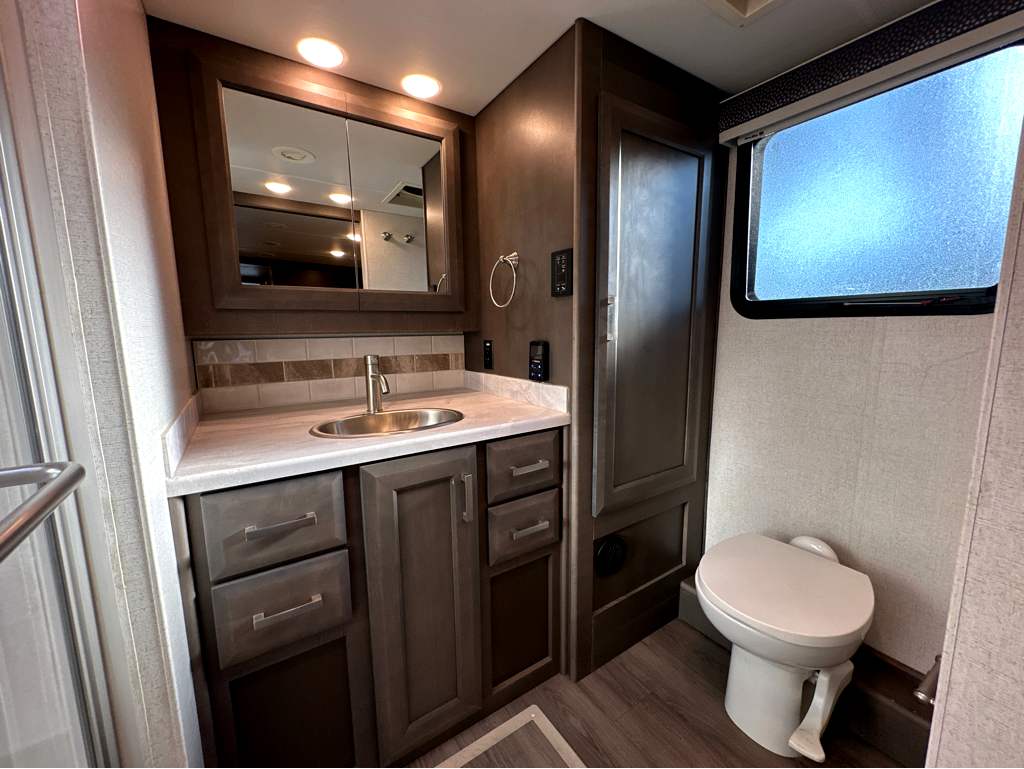 2023 THOR MOTOR COACH PALAZZO 37.6 - Image 18