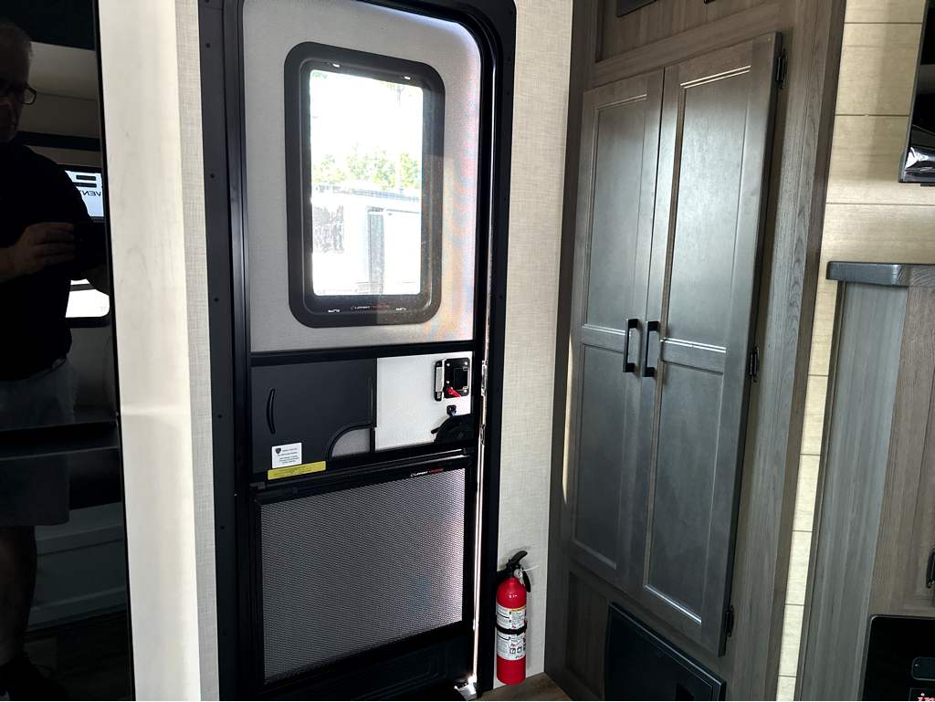 2026 VENTURE RV SPORTTREK 251VFK - Image 16